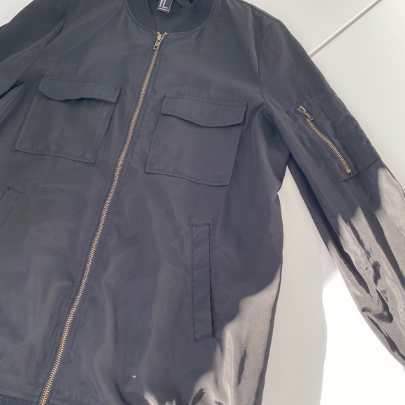 FOREVER 21 MEDIUM BLACK BOMBER JACKET - Picture 3 of 7